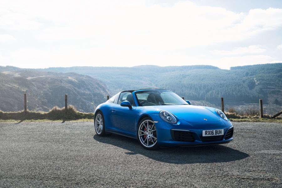  Porsche 911 Targa 4S 2016 года  (UK) (фото 13 из 40)